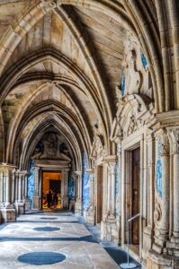 The cloister of the Cathedral (Se do Porto) - Porto, Portugal - rossiwrites.com