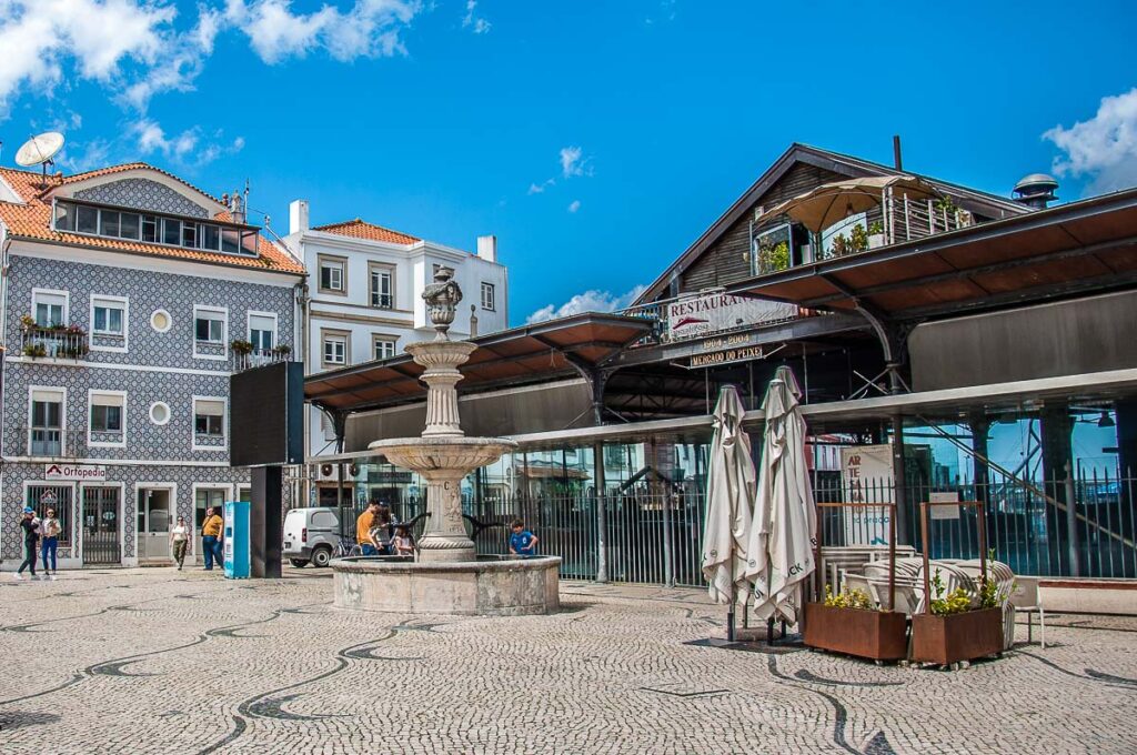 The fish market in the historic district Beira Mar - Aveiro, Portugal - rossiwrites.com