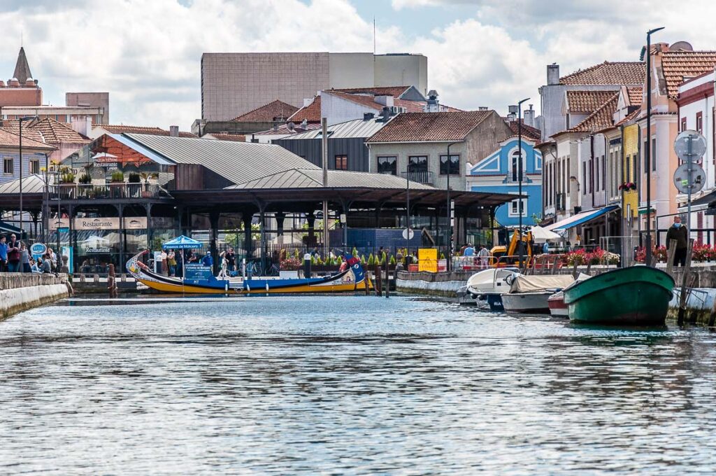 The local fish market next to Canal dos Botirões - Aveiro, Portugal - rossiwrites.com