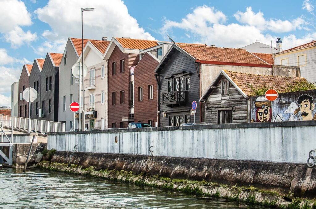 Traditional houses along the canal - Aveiro, Portugal - rossiwrites.com