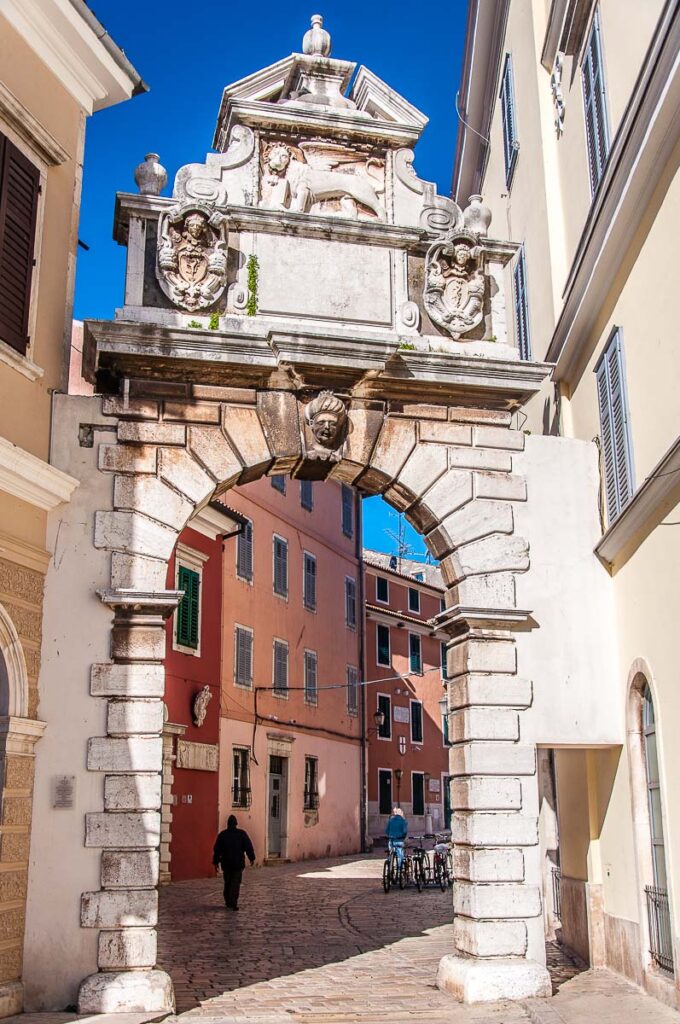 Balbi's Arch in the Old Town of Rovinj - Istria, Croatia - rossiwrites.com