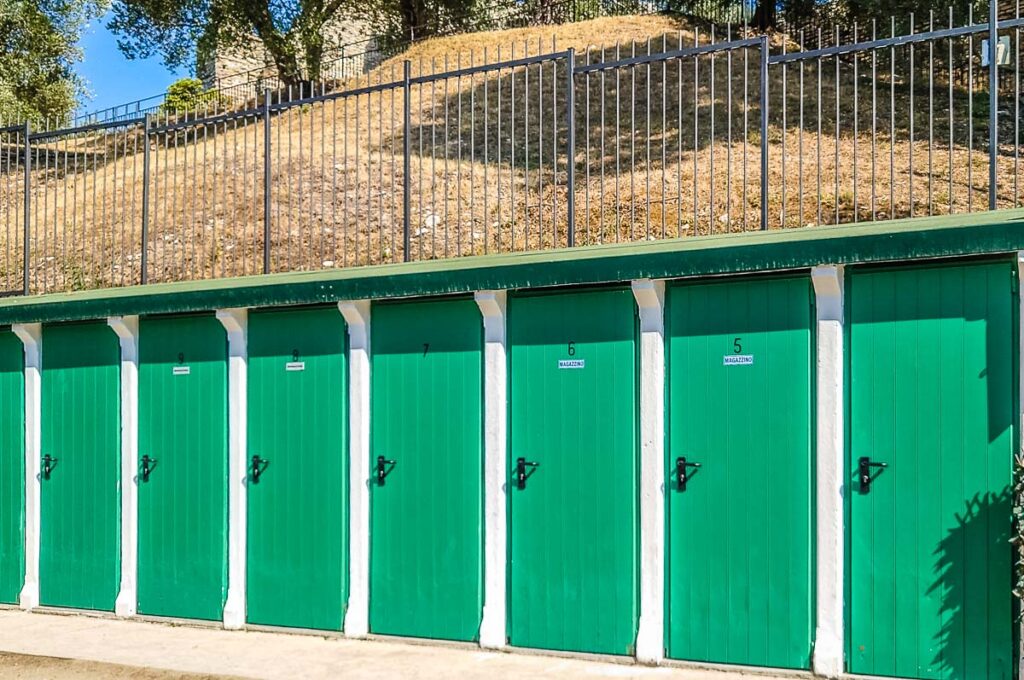 Changing cubicles - Jamaica Beach - Spiaggia Giamaica - Sirmione, Lake Garda, Italy - rossiwrites.com