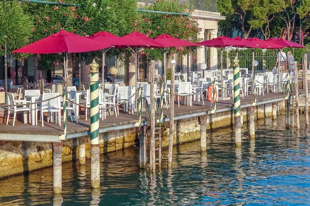 Local restaurant facing the lake - Sirmione, Italy - rossiwrites.com