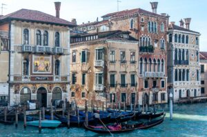 Palazzo Salviati and Ca' Dario on the Grand Canal - Venice, Italy - rossiwrites.com