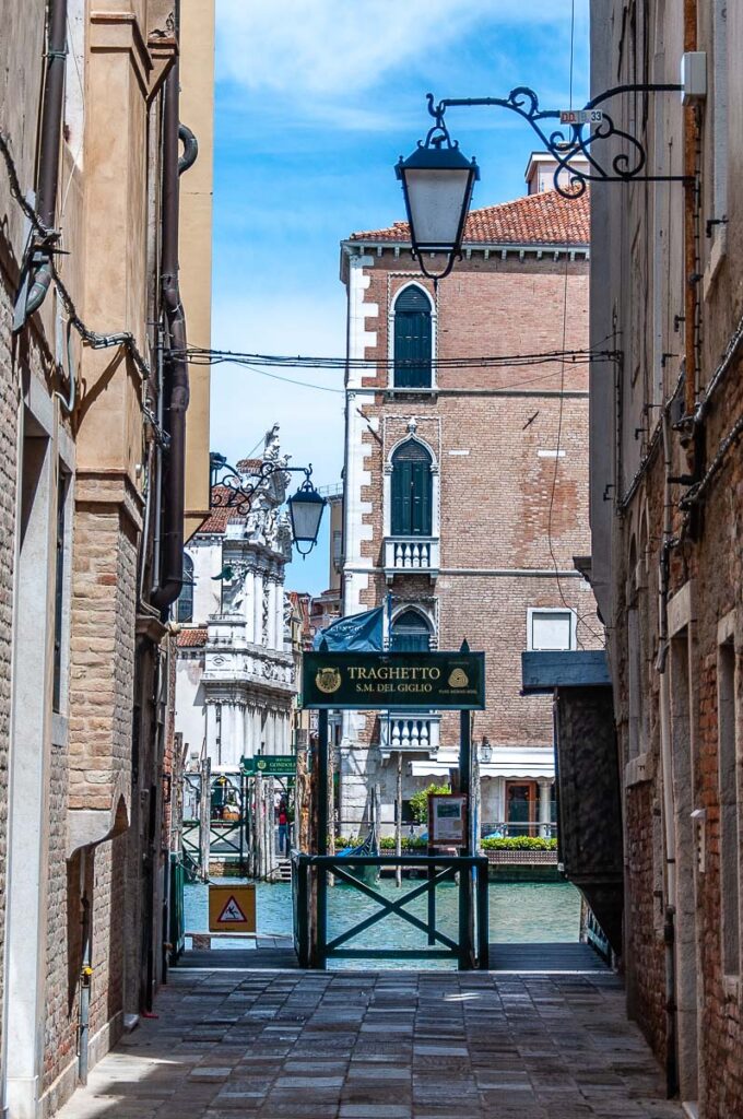The stop of Traghetto di Santa Maria del Giglio in the sestiere of Dorsoduro - Venice, Italy - rossiwrites.com