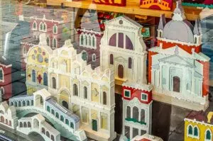 The window display of the shop Signor Blum in the sestiere of Dorsoduro - Venice, Italy - rossiwrites.com