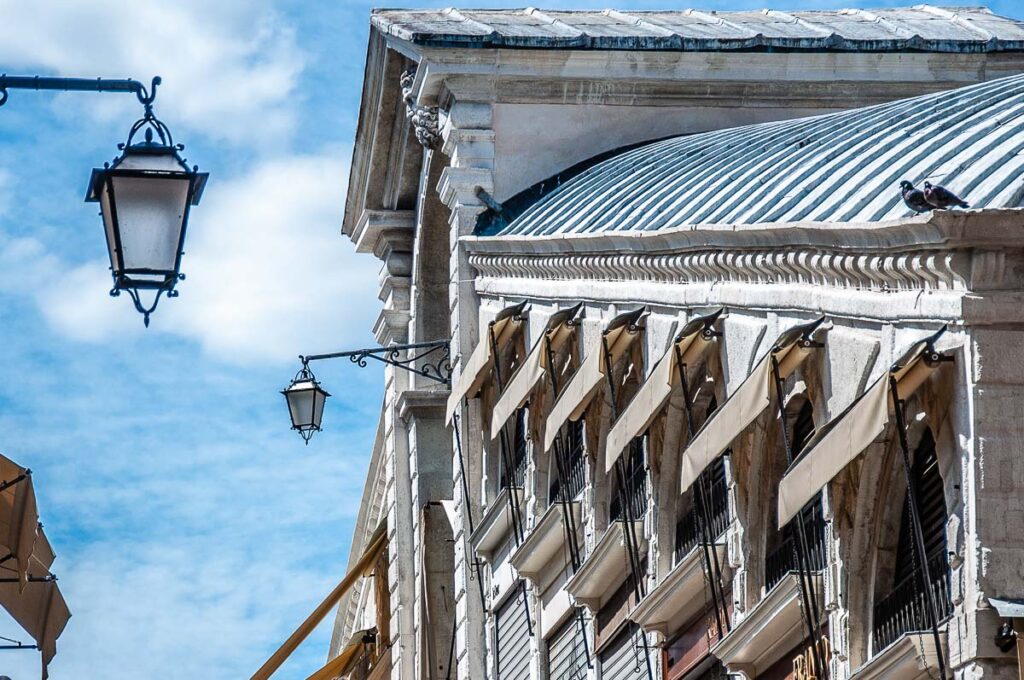 View of Rialto Bridge with closed shops - Venice, Italy - rossiwrites.com