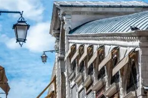 View of Rialto Bridge with closed shops - Venice, Italy - rossiwrites.com