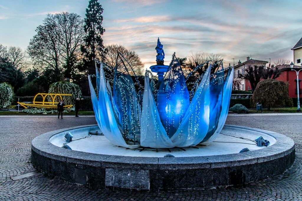 A fountain decorated for Christmas on the lakefront promenade of the town of Cernobbio - Lake Como, Italy - rossiwrites.com