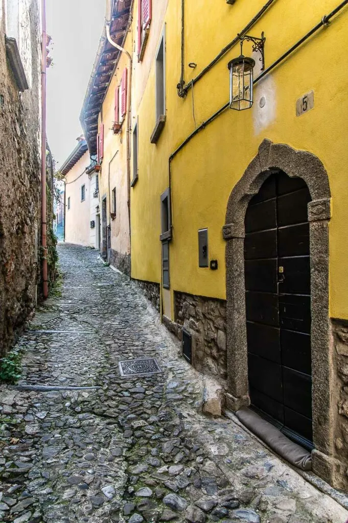 Cobbled street in Borgovecchio in Nesso - Lake Como, Italy - rossiwrites.com