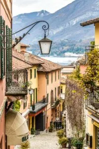 Picturesque cobbled street in the town of Bellagio - Lake Como, Italy - rossiwrites.com