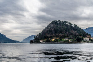 The tip of the Larian Triangle seen from the ferry to Varenna - Lake Como, Italy - rossiwrites.com