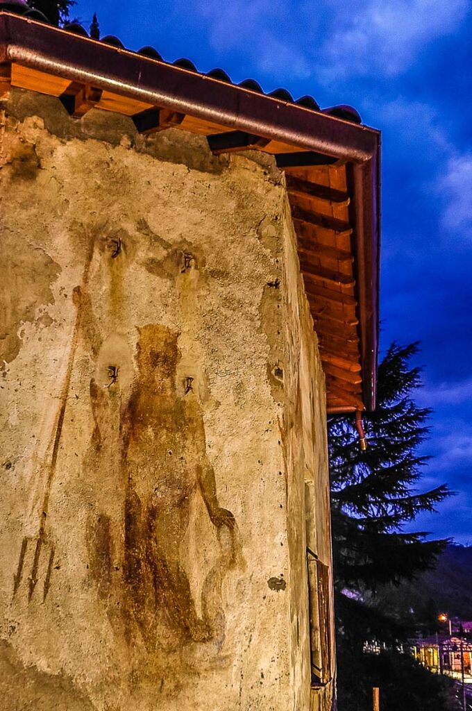 Ca' del Diavol in the town of Bellano - Lake Como, Italy - rossiwrites.com