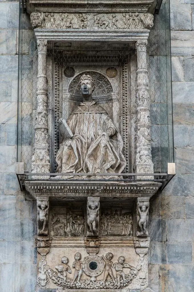 Statue of Pliny the Elder on the facade of Duomo di Como - Lake Como, Italy - rossiwrites.com