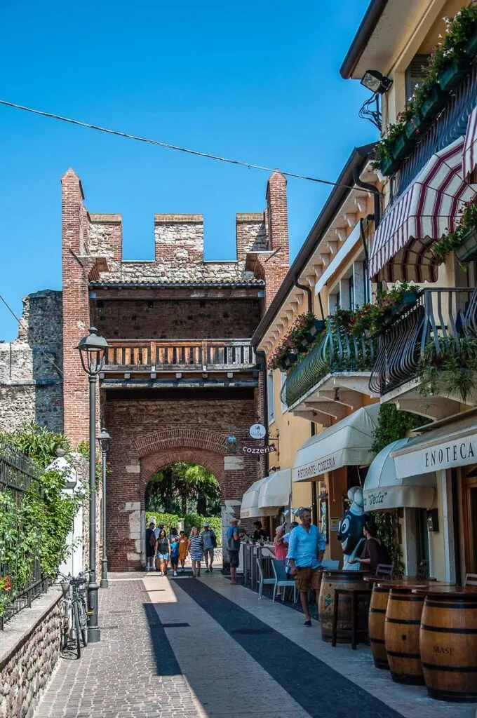 An enoteca next to the medieval gate in the historic centre of the town of Lazise - Lake Garda, Italy - rossiwrites.com