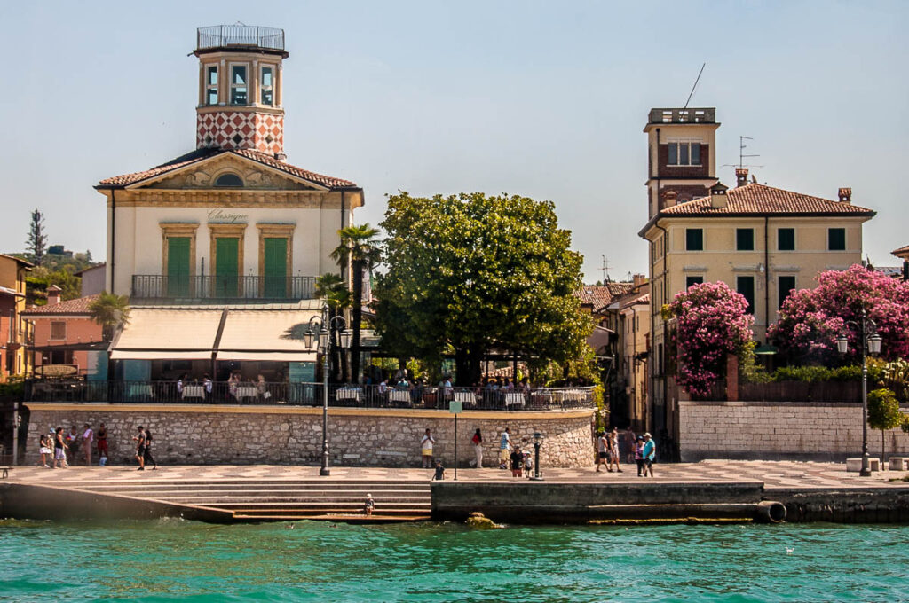 Beautiful houses along the promenade of Lazise - Lake Garda, Italy - rossiwrites.com