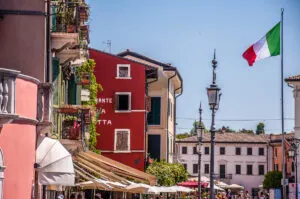 Houses in the town of Lazise - Lake Garda, Italy - rossiwrites.com