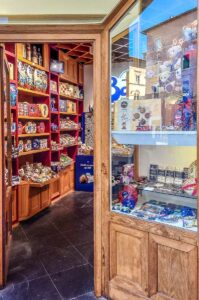 Perugina chocolate brand shop in the historic centre - Perugia, Italy - rossiwrites.com