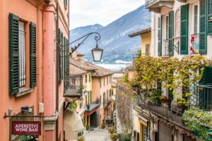 Picturesque cobbled street in the town of Bellagio - Lake Como, Italy - rossiwrites.com