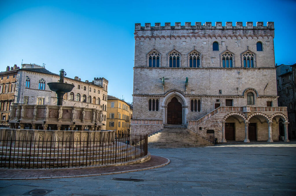 The Fontana Maggiore and Palazzo dei Priori in the historic centre - Perugia, Italy - rossiwrites.com