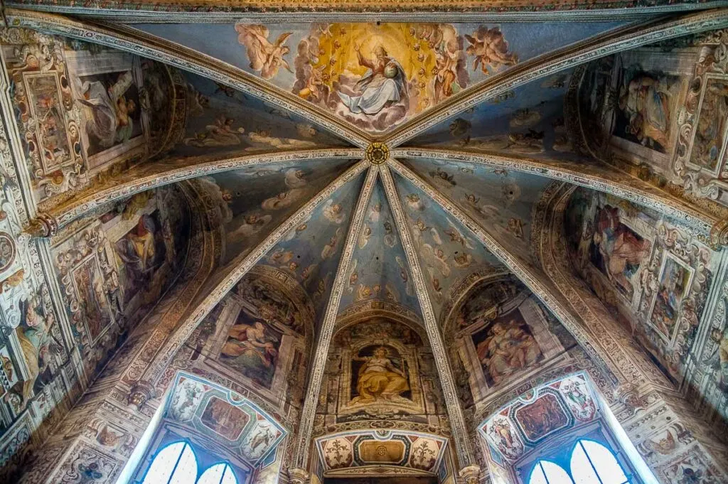The frescoed ceiling above the choir in the Church of San Pietro - Perugia, Italy - rossiwrites.com