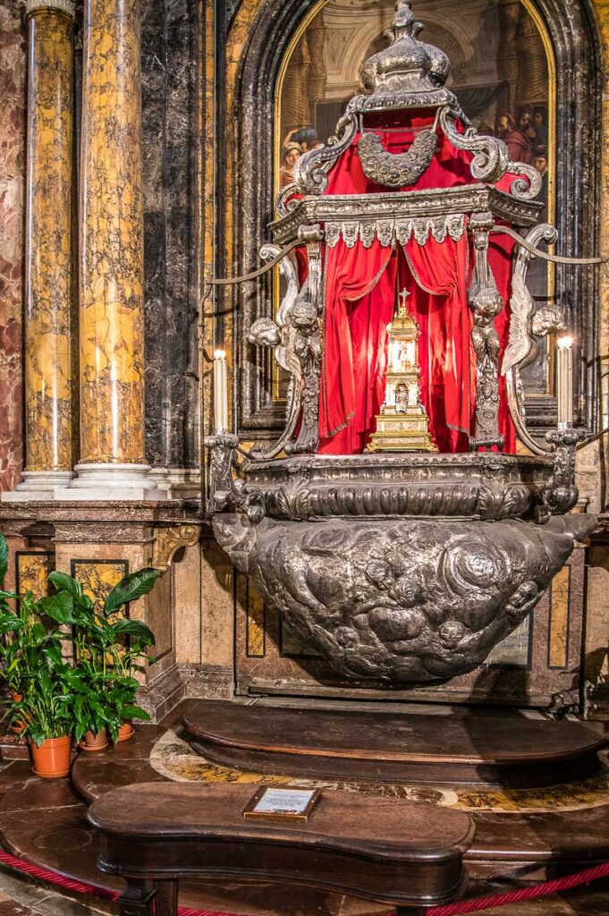 The reliquary of the Virgin Mary's Bridal Ring in the Chapel of the Holy Ring in the Cathedral of San Lorenzo - Perugia, Italy - rossiwrites.com