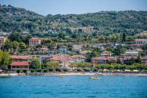 View of the beaches along the promenade leading from Lazise to Bardolino - Lake Garda, Italy - rossiwrites.com