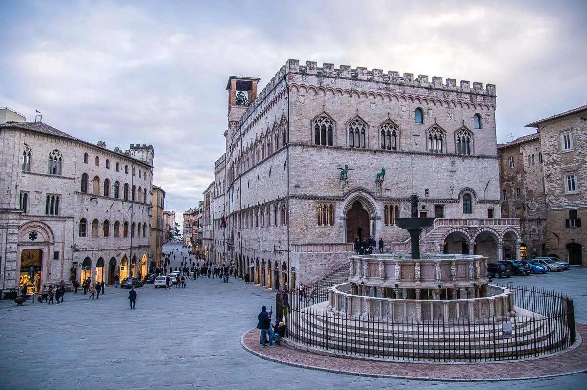 View of the central Corso Vannucci with the Fontana Maggiore and Palazzo dei Priori in the historic centre - Perugia, Italy - rossiwrites.com