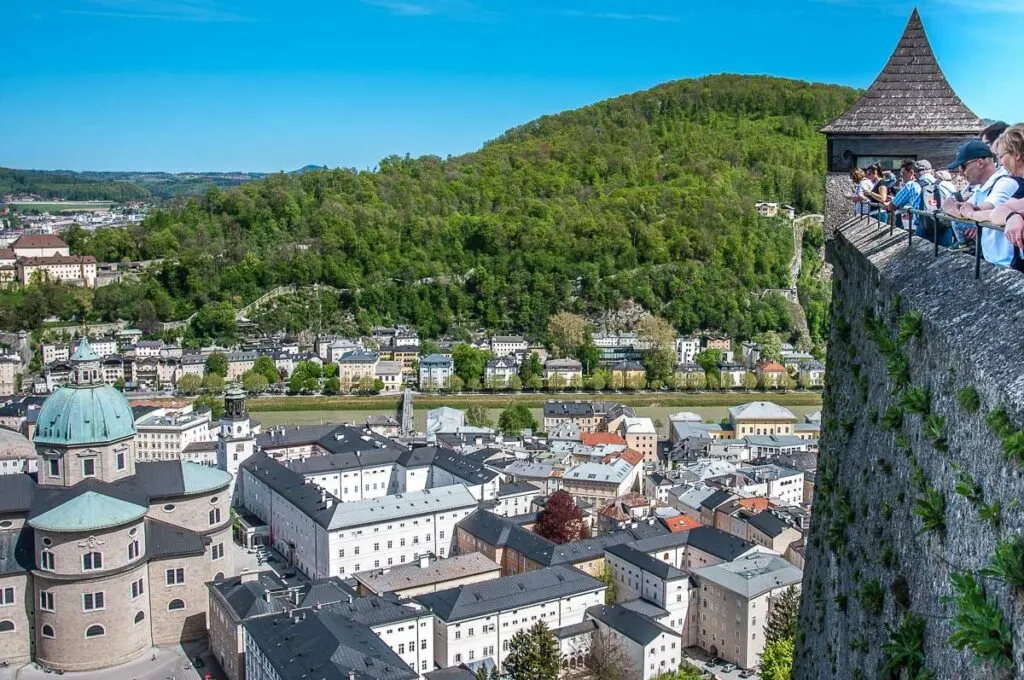 Панорамен изглед на град Залцбург в Австрия - rossiwrites.com