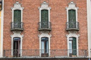 Historic facade in the town of Bellagio - Lake Como, Italy - rossiwrites.com