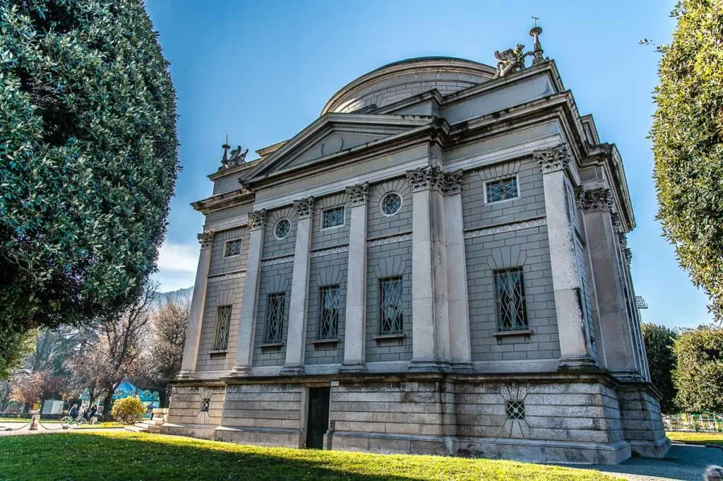 Side view of the Volta Temple in the town of Como - Lake Como, Italy - rossiwrites.com
