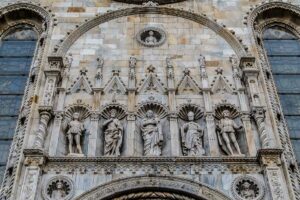 The facade of the Duomo in the town of Como - Lake Como, Italy - rossiwrites.com