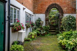 A beautiful courtyard in the village of Shere - Surrey, England - rossiwrites.com