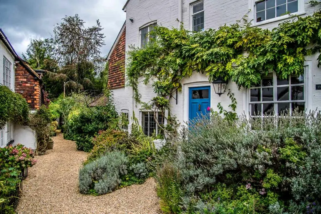 Beautiful houses in the village of Shere - Surrey, England - rossiwrites.com