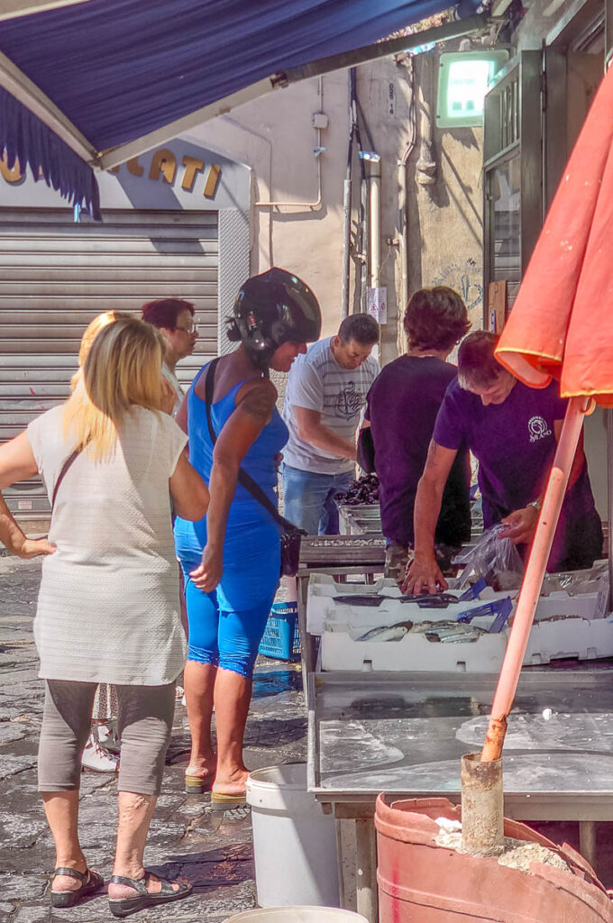 Fishmonger - Scenes of daily life in Rione Sanita - Naples, Italy - rossiwrites.com