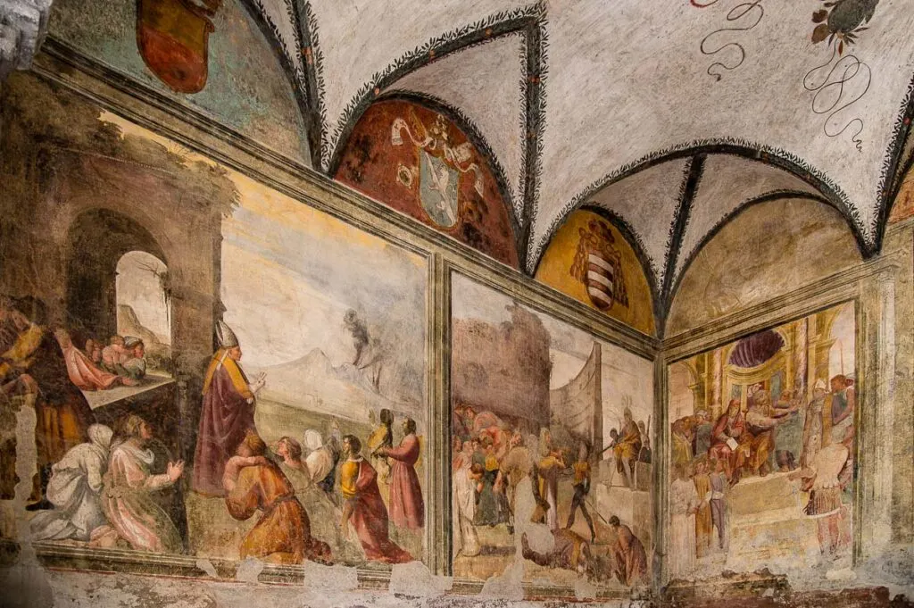 Frescoes in Rione Sanita - Naples, Italy - rossiwrites.com