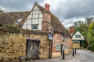 Old cottages in the village of Shere - Surrey, England - rossiwrites.com
