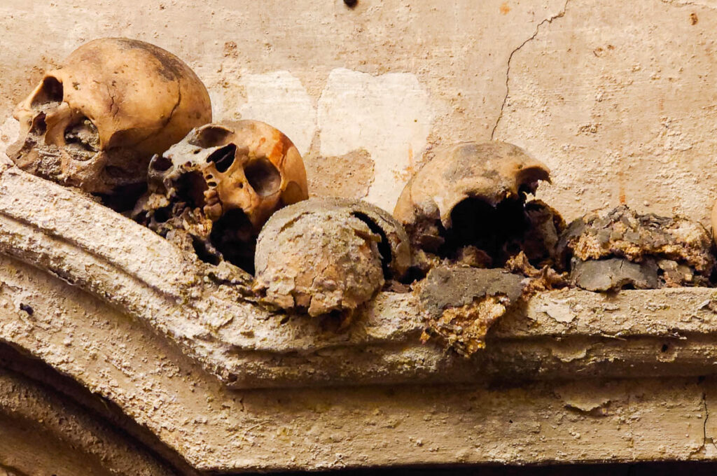 Skulls in the crypt of the Church of Santa Luciella a San Biagio dei Librai - Naples, Italy - rossiwrites.com