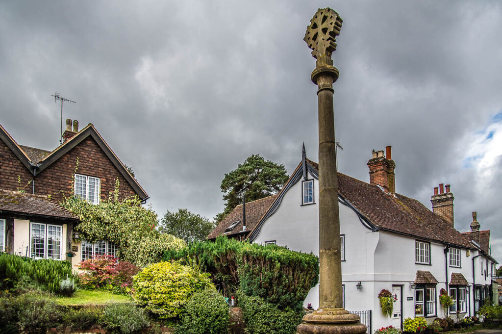 The war memorial and beautiful houses in the village of Shere - Surrey, England - rossiwrites.com