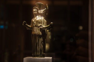 Бронзова статуетка на богинята Хекате в Музея Санта Катерина - Тревизо, Италия - rossiwrites.com