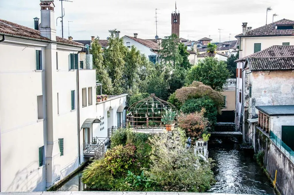 Beautiful garden on a small island in one of the canals of the historic centre - Treviso, Italy - rossiwrites.com