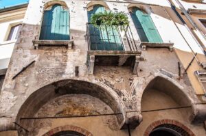 Historic houses with faded 15th-century frescos - Treviso, Italy - rossiwrites.com