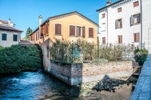 House with its garden built on Cagnan Grande in the historic centre - Treviso, Italy - rossiwrites.com