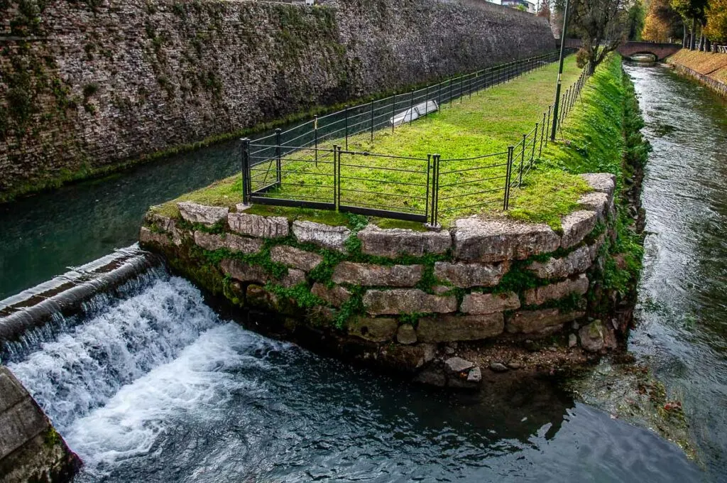 The moat next to Porta di San Tommaso - Treviso, Italy - rossiwrites.com