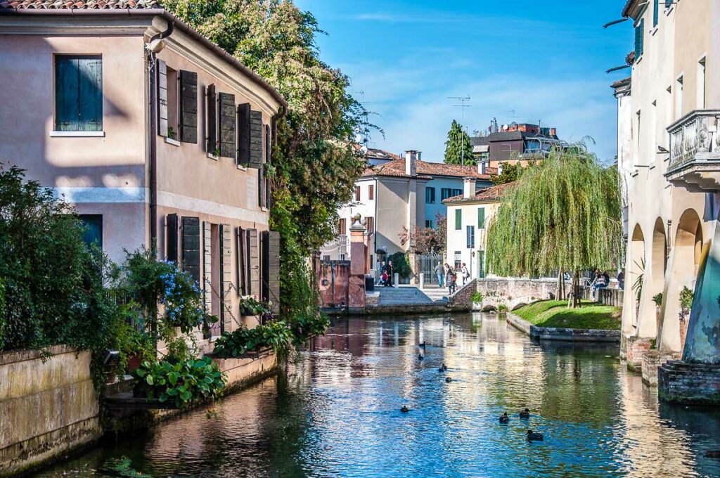 View of the Buranelli canal - Treviso, Italy - rossiwrites.com