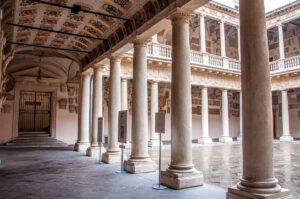 Вътрешният двор на Палацо Бо - Историческото седалище на Университета на Падуа - Падуа, Италия - rossiwrites.com