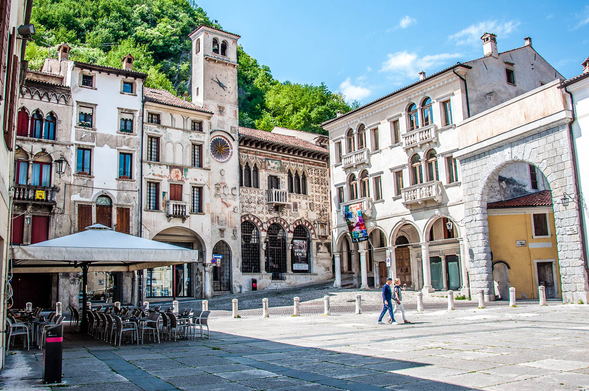 Пиаца Фламинио в историческото градче Серавале - Венето, Италия - rossiwrites.com